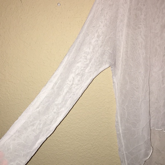 Camille and Company sheer/crinkle high low top - Picture 3 of 6